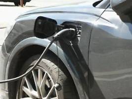 Umweltminister ist zufrieden: Mehr als 50.000 Haushalte beantragen E-Auto-Prämie