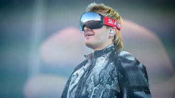 Berliner Rapper Ski Aggu kündigt Auftritt auf Parkplatz an: Rave in Neukölln