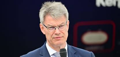 Verkehrsminister Patrick Schnieder lehnt zusätzliche Milliarden für die Bahn ab
