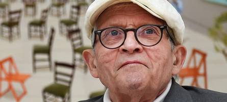 Bunte Swimmingpools, provokante Werke: Das bewegte Leben des David Hockney