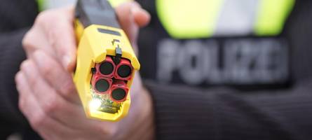 Deshalb dürfen Augsburger Streifenpolizisten bald Elektroschocker einsetzen