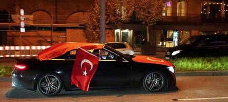 „gehen danach direkt zur arbeit“: das sagen türkei-fans in augsburg zu den frühen anstoßzeiten