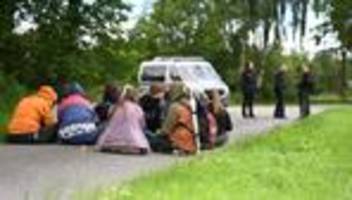 Bei Oldenburg: Friedliche Proteste gegen Veranstaltung von AfD-Nachwuchs