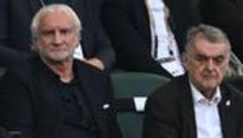 Gewalt in Fußballstadien: NRW-Innenminister Reul: Strafen für Clubs zur Not per Gesetz