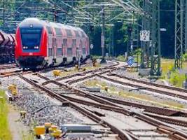 Enttäuschung Berlin - Hamburg : Bahnstrecke ab Sonntag wieder offen, aber Züge langsamer