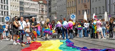 christopher street day in augsburg: das waren die buntesten outfits beim csd