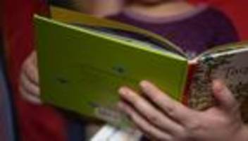 Bücher und Poetry Slams: Literaturfestival holt preisgekrönte Autoren in Schulklassen
