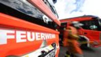feuer: imker setzt bei reparatur eines bienenstocks stall in brand