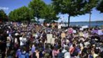g7-gipfel in Évian: protestmarsch gegen g7-gipfel in genf