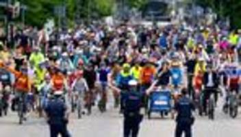 keine störungen: 6.500 radfahrer bei sternfahrt zum münchner königsplatz