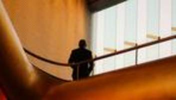 partner in einer rechtsanwaltskanzlei: »die gehälter liegen meist zwischen 300.000 euro und 700.000 euro«