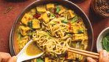 Vegane Laksa-Currynudelsuppe: Frisch aus dem Schmelztiegel