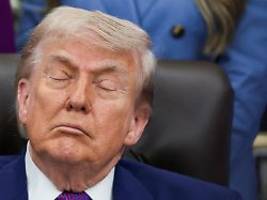 Fit fürs Amt?: Dösender, äh, konzentriert zuhörender Trump wird 80