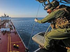 schlag gegen putins krieg: britische marine entert schattenflotten-tanker