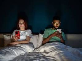 streaming statt sex?: warum das smartphone zum globalen lustkiller mutiert