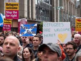 Zeichen der Solidarität: Tausende demonstrieren in Belfast gegen Rassismus