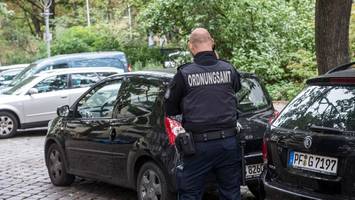 parksünder im fokus: mitte ignoriert immobilienhaie und gewerbemieter-not