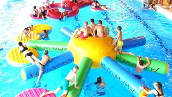 Mallorca-Feeling an der Elbe: Freibad lädt zu beliebter Poolparty