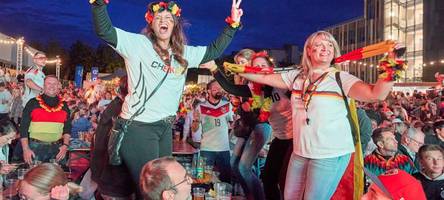„Bei WM 2026 ein Auge zudrücken“: Wie die Stadt Augsburg mit Public Viewing und Autocorsos umgeht