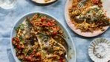 Gebackene Seebrasse mit rotem Paprika-Bulgur und Koriandersalsa: Auf den Tisch kommt heut’ ein Fisch!