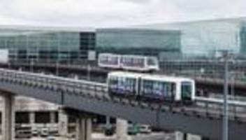 Rechtzeitig vor Ferienbeginn: Skyline-Bahn am Flughafen Frankfurt fährt wieder