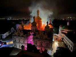 Jahrhundertealtes Weltkulturerbe : Berühmtes Höhlenkloster in Kiew steht in Flammen