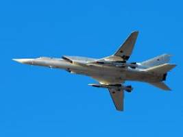 Rettung per Schleudersitz: Russischer Bomber stürzt bei Routineflug über Sibirien ab