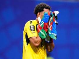 Tränen bei WM: Torwart-Held fehlt Geld für Visum seiner Mutter
