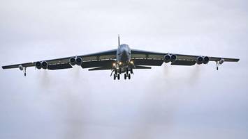 B-52-Bomber stürzt kurz nach dem Start in Kalifornien ab