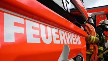mehrere autos auf telekom-gelände in lichtenberg in brand gesteckt