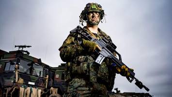 grenzgebiet zu belarus: auf einem Übungsplatz fühlen deutsche soldaten den krieg