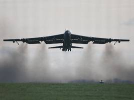 usa: us-militärflugzeug stürzt in kalifornien ab – acht tote befürchtet