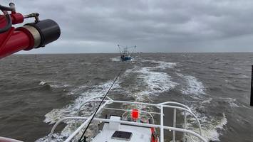 Leine verfängt sich in Propeller – Krabbenkutter gerät bei Sandbank in Seenot