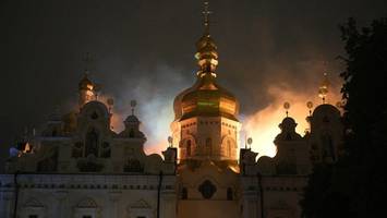 Russischer Raketenangriff setzt berühmtes Kiewer Höhlenkloster in Brand