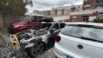 Schandfleck: Ausgebrannter Nobel-BMW steht seit Wochen in der Innenstadt