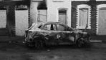 Unruhen in Belfast: Dinge, die sich schnell verbreiten: Gewaltvideos, Wut, Angst