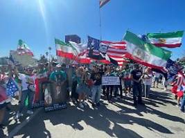 nieder mit dem regime: terror, krieg und fußball kollidieren: iran zerrissen im explosivsten spiel der wm