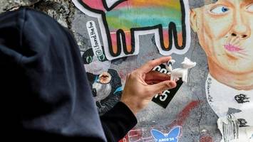 Fuchsjagd in Berlin: Wie ein Mann mit Figuren Berlin glücklich machen will