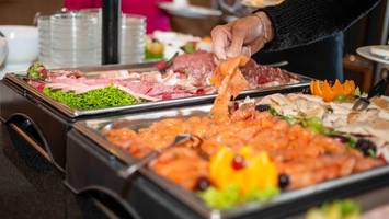 Deutsche Touristen im Sommerurlaub: Fremdschämen am Buffet ist garantiert
