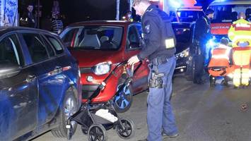 Schwerer Unfall in Berlin-Gesundbrunnen: Zwei Frauen und ein Kind von Auto erfasst