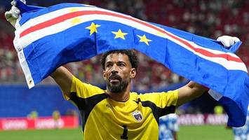 Es ist bisher die WM-Sensation: Omi ist Kap Verdes neuer Volksheld