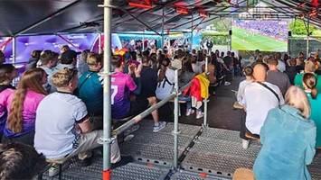 WM-Public-Viewing auf dem Dorf – selbst Star-Regisseur Detlev Buck kommt vorbei