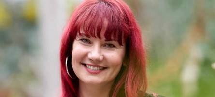 „Die Scham ist real, weil noch immer viel ausgegrenzt wird“: Sarah Straub singt über Demenz