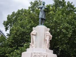 lueger-statue in wien: antisemit in schieflage