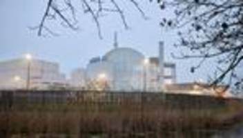 Erbe der Atomenergie: Atom-Transport aus England erreicht AKW Brokdorf