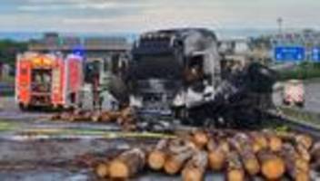 Feuer: Lastwagen fängt Feuer – A8 bleibt nach Brand teils gesperrt