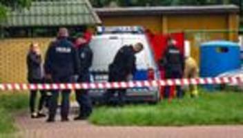 Polen: Tusk nennt Schüsse auf russischen Künstler in Polen »politischen Mord«