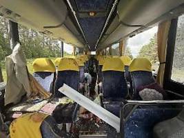Eine Tote, sieben Verletzte: Ukrainische Drohne trifft Reisebus mit vielen Kindern