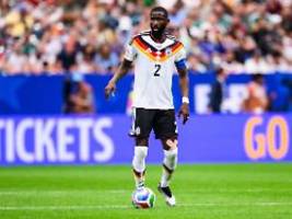 Toni und die jungen Hüpfer: Die ungewohnte Rolle von Buhmann Rüdiger