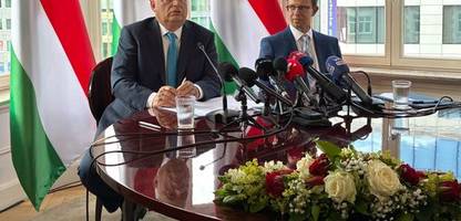 Viktor Orbán in Brüssel: Als eine Journalistin ihn mit »Herr Premierminister« anspricht, verzieht er keine Miene
